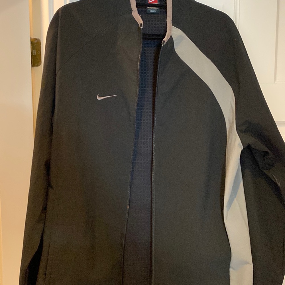 Nike windbreaker size L